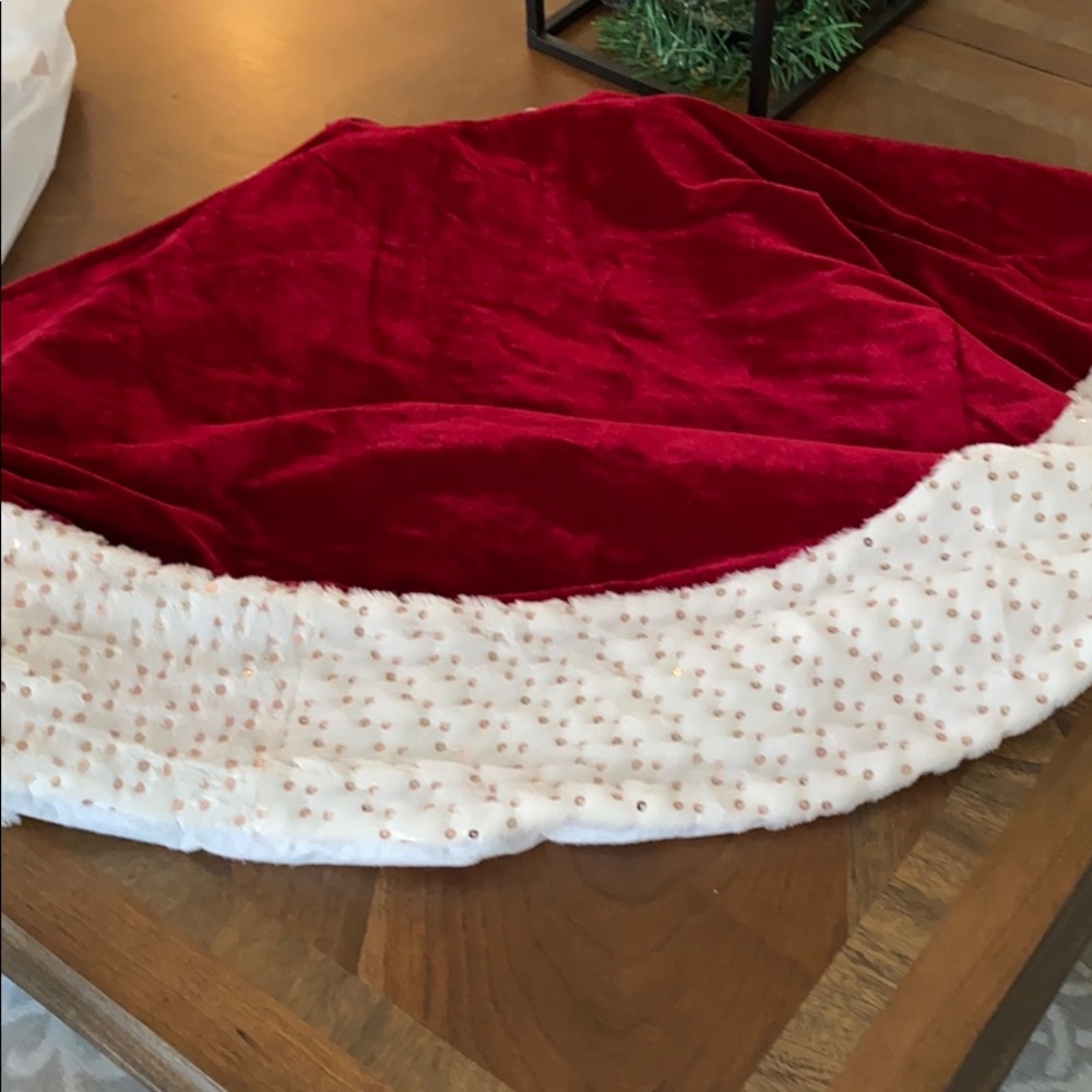 Tree skirt